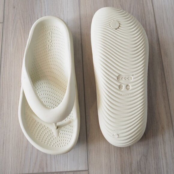 Crocs Mellow Recovery Flip Flops Cream Stucco Size Unisex W 10 M 8 - Picture 2 of 11